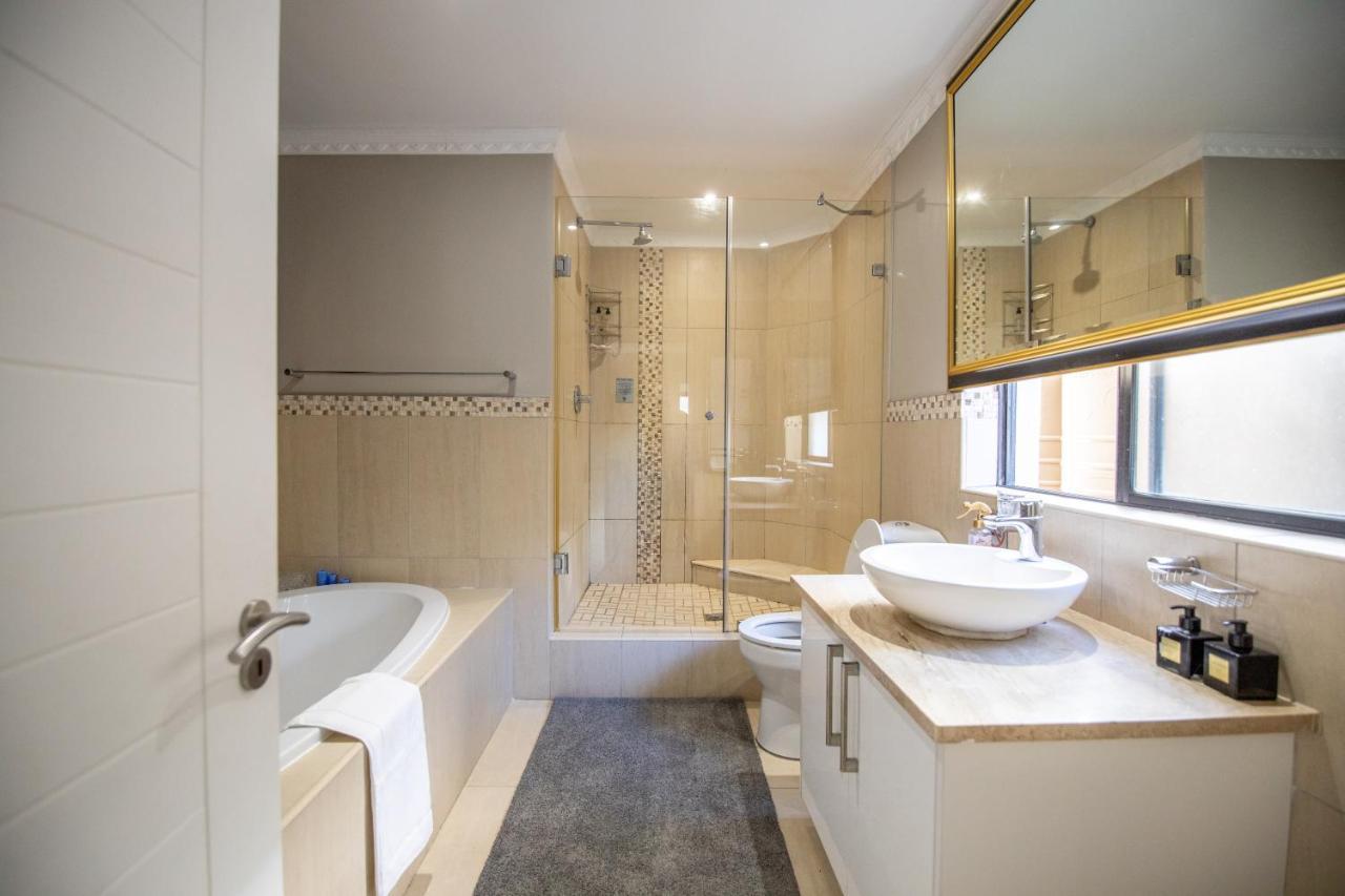 Oceana Palms Luxury Guest House กอร์ดอนส์เบย์ ภายนอก รูปภาพ